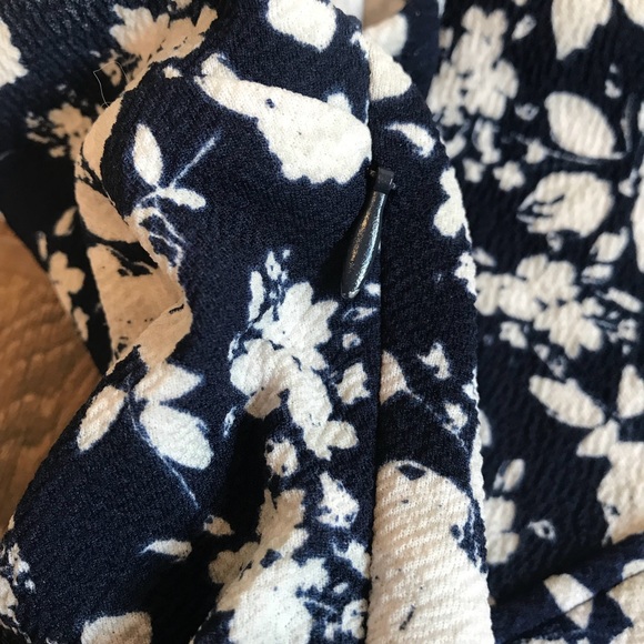 ⭐️ 2/$20 Navy Floral Xhilaration Dress M - Picture 5 of 6